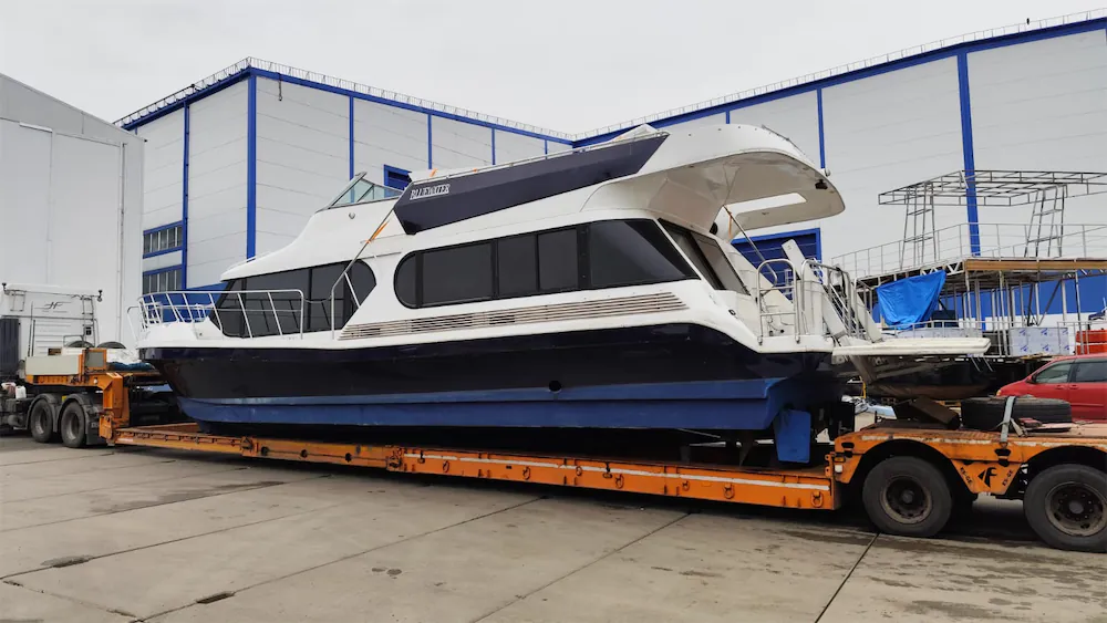 Москва - Спб перевозка катера ширина 4,5 высота на лодковозе 4,95 м Москва - Спб перевозка катера ширина 4,5 высота на лодковозе 4,95 м