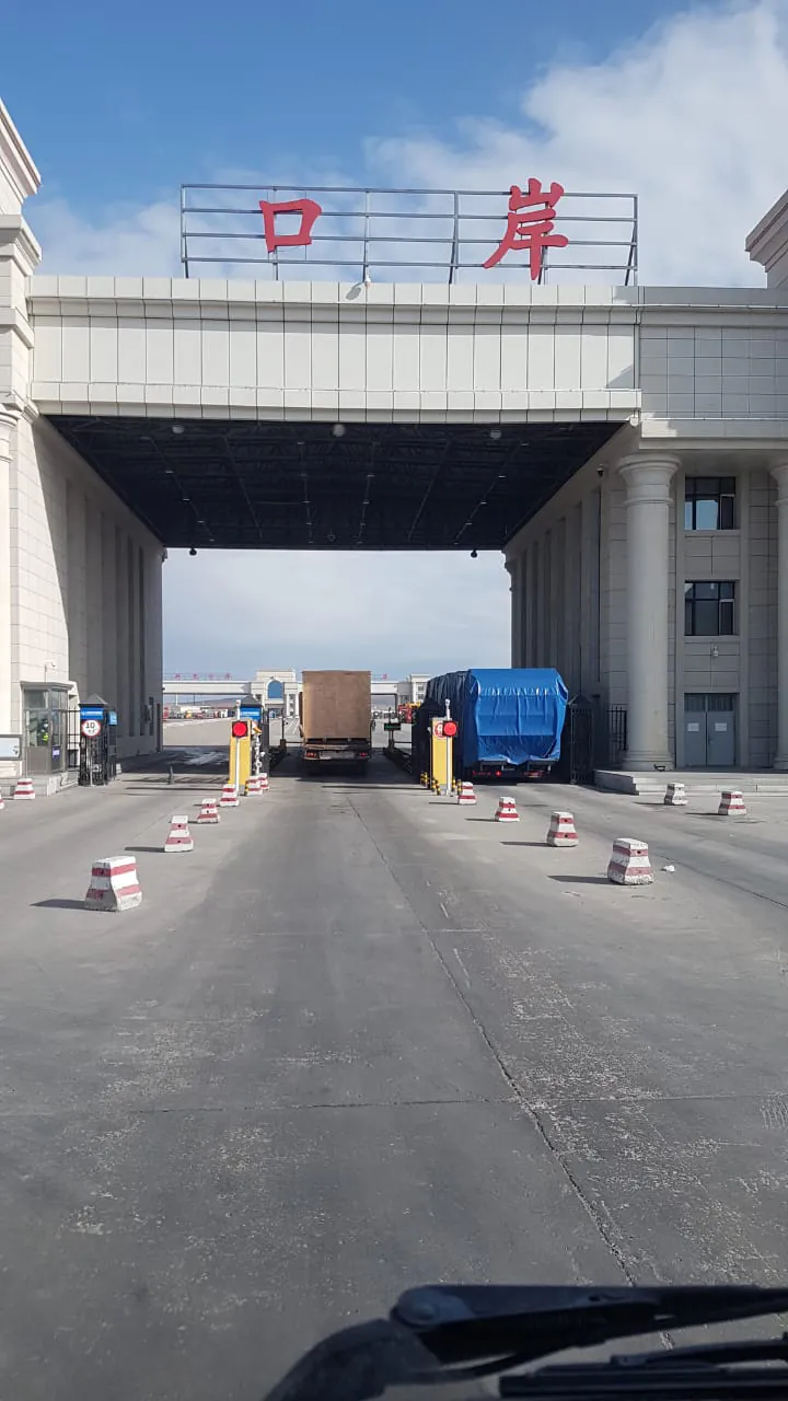 Перевозка оборудования из Китая. Наша машина зашла в Китай на погрузку негабаритным грузом Перевозка оборудования из Китая. Наша машина зашла в Китай на погрузку негабаритным грузом